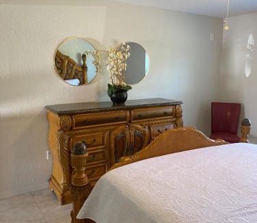 Sun 'N Lake House | Cozy 3-BR Villa in Sun n Lake