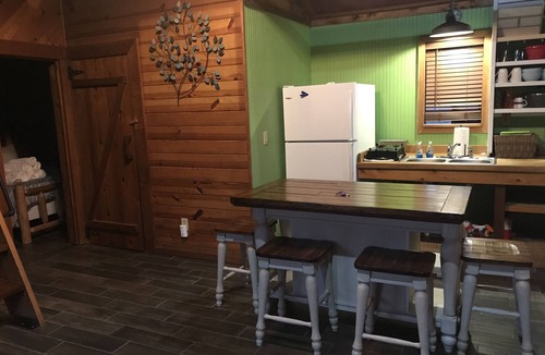 Elizabethtown Cabin | Cozy 3BR 1Bath Cabin on the Cape Fear River. Add Bunk House for an extra Fee.