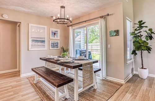 Whitemarsh Island House | Cozy 3Br/2bath Home w/heated private pool near Savannah DT & Tybee beach