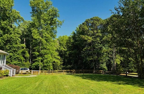 Raleigh House | COZY 3BR Ranch w/King Suite, N. Raleigh- Serene. Fur Friendly-Fenced
