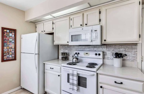 Sanford House | Cozy 4/2, Pool, Game & Bunk Room, 5* Location