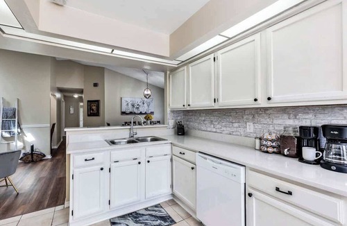 Sanford House | Cozy 4/2, Pool, Game & Bunk Room, 5* Location