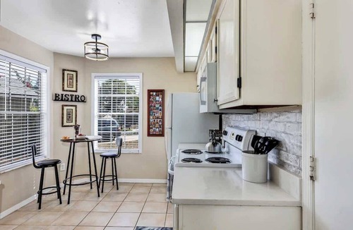 Sanford House | Cozy 4/2, Pool, Game & Bunk Room, 5* Location