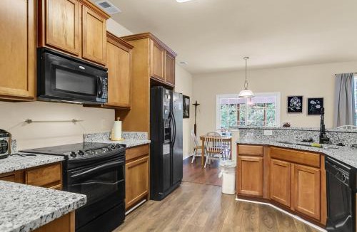 Lincolnville House | Cozy 4-bed, 2-bath Spacious Family Home