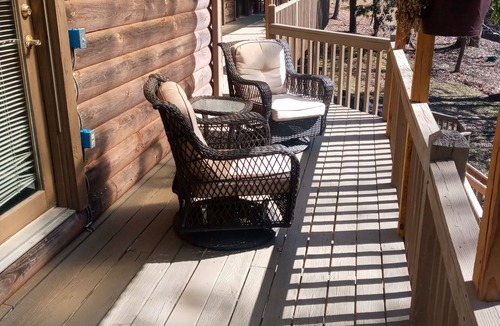 Modoc Shores Cabin | Cozy 4-bedroom cabin with AC, fitness room, WiFi in fantastic Modoc