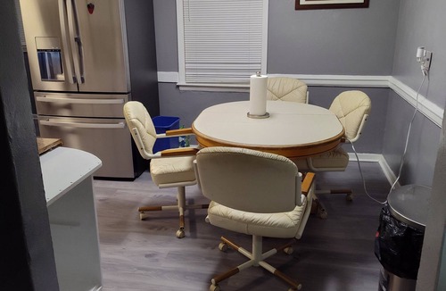 Norfolk House | Cozy 5-bdrm hm, Loaded Kitchen, w/Patio Deck & Grill, WiFi in pleasant Norfolk