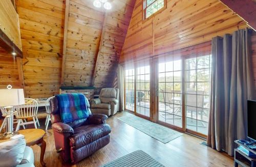 Flat Hollow Marina House | Cozy A Frame Cabin Sleep 8 Near Marina Deck Grill