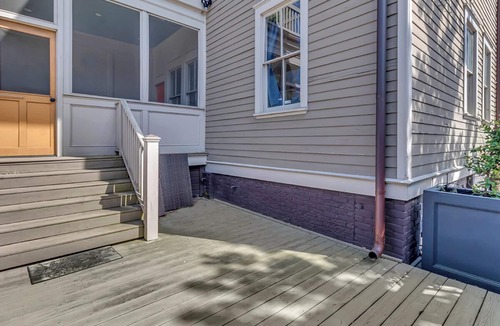 Savannah Victorian District Condo | Cozy and Comfortable, 2 bedroom, screened porch, Walk to Forsyth Park