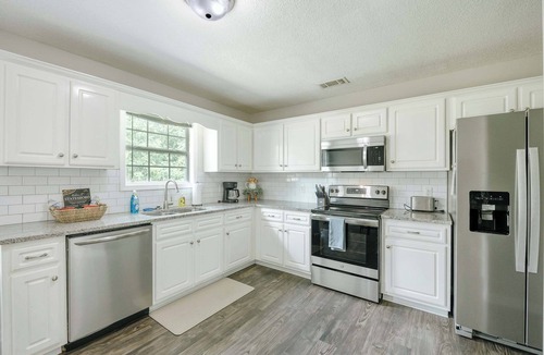 Statesboro House | Cozy and Contemporary Villa 1 Mile from GSU