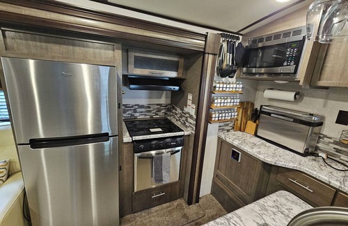Piney Green House | Cozy and Serene 1-bedroom RV for weekend getaways