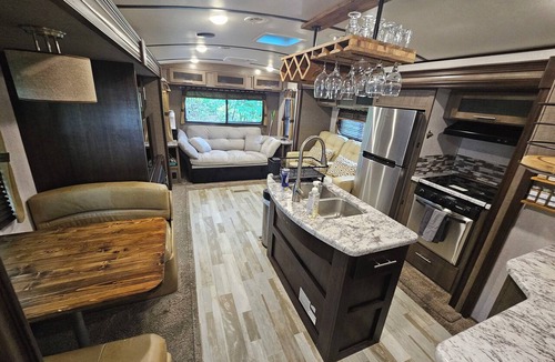 Piney Green House | Cozy and Serene 1-bedroom RV for weekend getaways