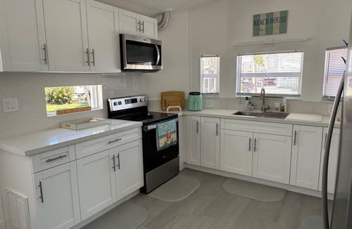 Hutchinson Island South Cottage | Cozy beach cottage.