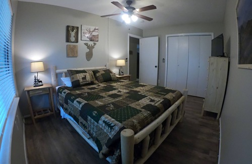 Qualla Cabin | Cozy Bear Lodge on top of Casey's Mountain! - Great Location!