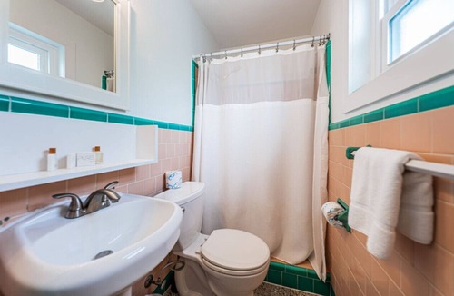 Sunset Beach Hotel | Cozy boutique studio room with a Pool