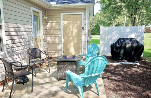 Wingate Apartment | Cozy Bungalow in Wingate w Patio, Grill, Firepit - Easy Access To Bypass & Monroe! +15% Off Stay!