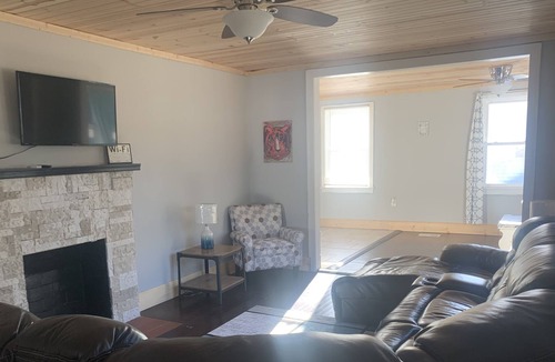 Anderson House | COZY BUNGALOW MINUTES FROM DOWNTOWN ANDERSON