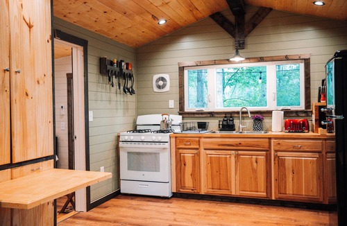 Central Cottage | Cozy Bunk House Cottage near Clemson - full kitchen, large deck, grill, and more