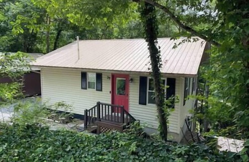 Almond House | Cozy Cabin Getaway Near Bryson City