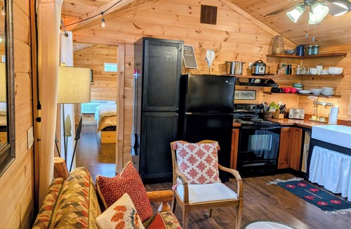 Clarkesville Cabin | Cozy Cabin Near Lake Burton Clayton - Dog Friendly!