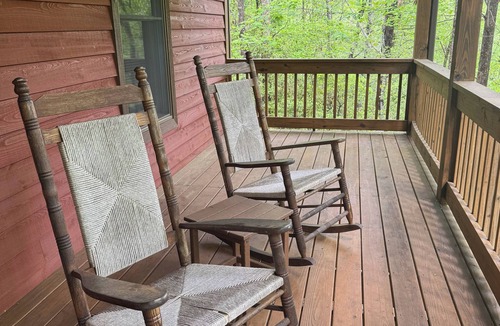 Cleveland Cabin | Cozy Cabin near Table Rock and Caesar's Head