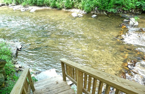 Bryson City Cabin | Cozy Cabin on the Creek-Creek side- Secluded - Charcoal Grill