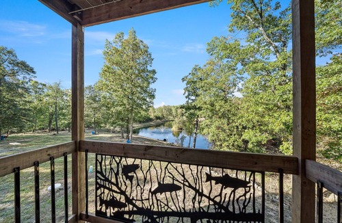 Richwoods Cabin | Cozy Cabin Retreat on 8 Acres with Private Lake – just 50 Minutes from St. Louis