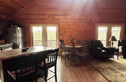 Whitley City Cabin | Cozy Cabin w/Mountain Views – 5 Miles to Cumberland Falls