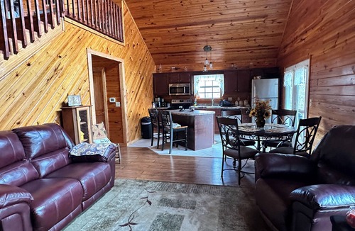 Whitley City Cabin | Cozy Cabin w/Mountain Views – 5 Miles to Cumberland Falls
