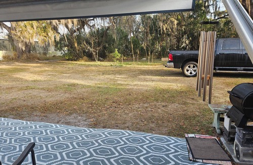 Fort Meade House | Cozy Camper near local businesses and amenities Fort Meade with AC