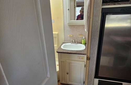 Fort Meade House | Cozy Camper near local businesses and amenities Fort Meade with AC