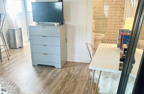 Westside Apartment | Cozy Cannonborough Studio- Less than1.5 mi. to MUSC, CofC, Roper & VA Hospitals!
