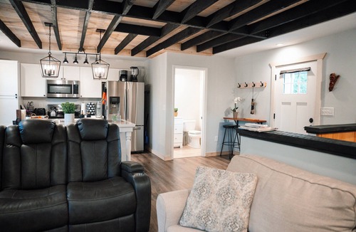 Central Cottage | Cozy Carriage House near Clemson - full kitchen, deck, fire pit, grill, and more
