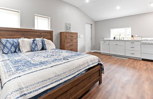 Midtown Cottage | Cozy Carriage House