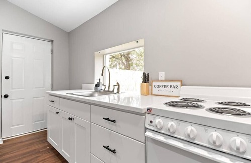 Midtown Cottage | Cozy Carriage House