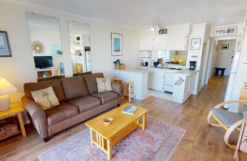 Tybee Island Condo | Cozy Coastal Condo w/Water Views & Pool Access