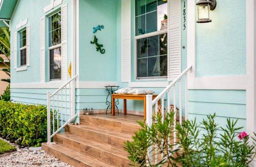 Naples Villa | Cozy Coastal Cottage at Naples Bay, Pickleball, Botanical Garden