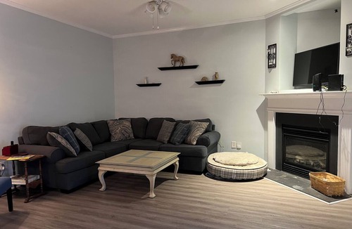 Hampstead House | Cozy Coastal Retreat - Dog friendly! Great for longer Stays/Corporate
