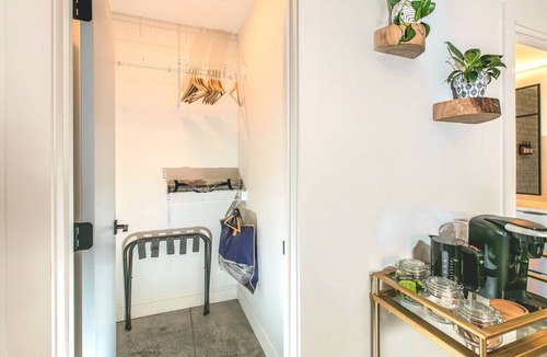 Asheville Apartment | Cozy Comfortable Asheville Couple's Getaway