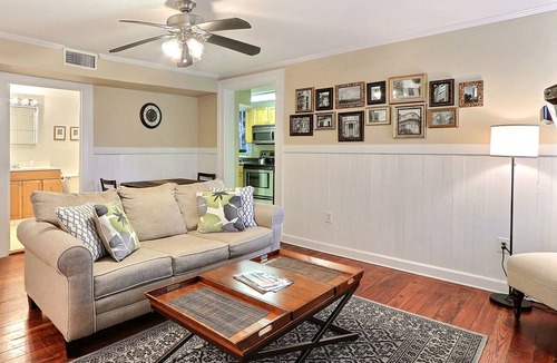 Savannah Victorian District Condo | Cozy Condo with Patio 1 Block to Forsyth Park