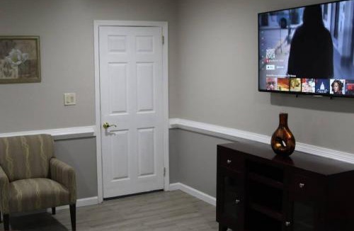 Garden City House | Cozy, Contemporary Haven Near Historic Downtown