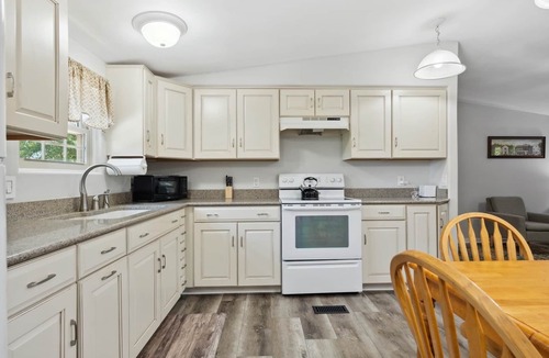 Union County House | Cozy Cottage at Mimosa Lake Retreat - 24 Acre Lakefront Property