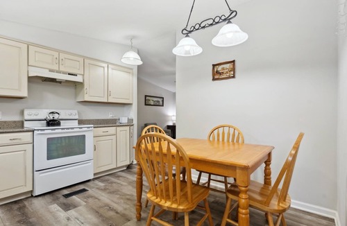 Union County House | Cozy Cottage at Mimosa Lake Retreat - 24 Acre Lakefront Property