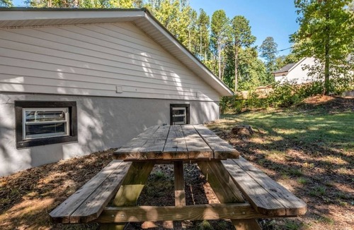 Westport House | "Cozy Cottage" Denver: Near Lake Norman, Beatties Ford Park, Sleeps 7 + Fire Pit