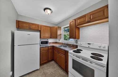 Poinsettia Heights House | Cozy Cottage in Poinsettia Heights - Private, Stylish, and Minutes to Las Olas
