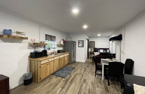Central Cottage | Cozy Cottage minutes to Clemson University