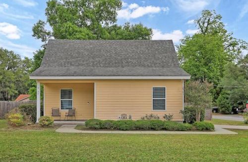 Thunderbolt House | Cozy Cottage Near Thunderbolt Marina w Fenced Yard