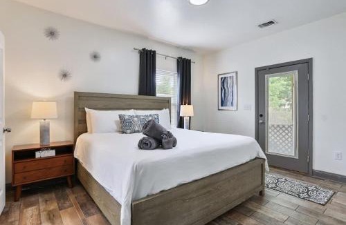 Thunderbolt House | Cozy Cottage Near Thunderbolt Marina w Fenced Yard