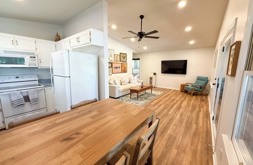 New London House | Cozy Cottage on Badin Lake, newly renovated!