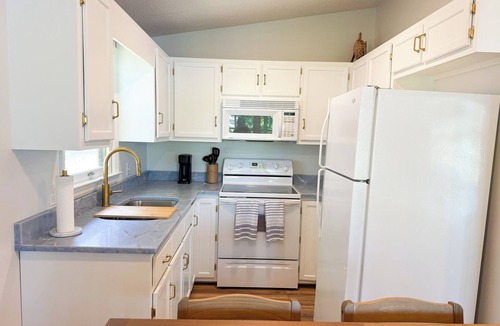 New London House | Cozy Cottage on Badin Lake, newly renovated!
