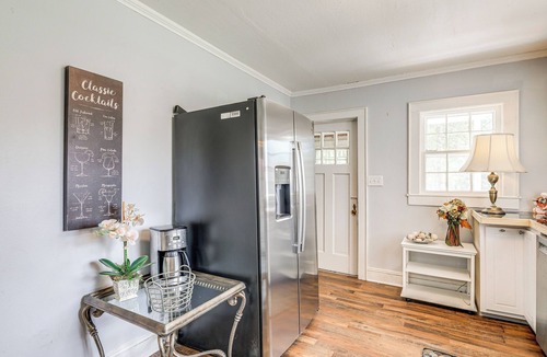 Beaufort Cottage | Cozy Cottage w/Deck, 9 Mi to Downtown Beaufort!
